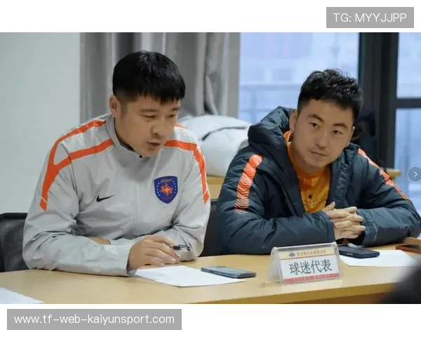 青年球员签约仪式温馨举办球迷与家属共庆新起点，球队签约球员的钱是谁给